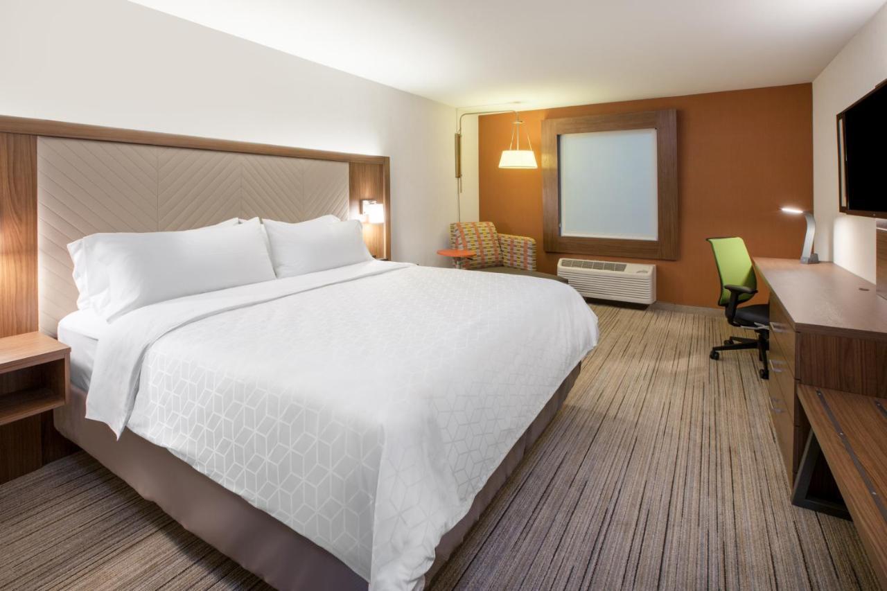 Holiday Inn Express & Suites - Canton By Ihg Exterior photo