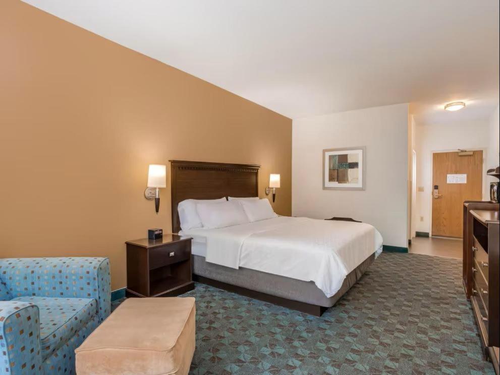 Holiday Inn Express & Suites - Canton By Ihg Exterior photo